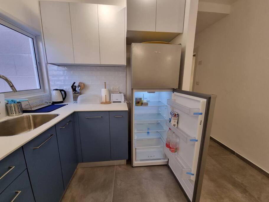 Beautiful 2-Bedroom Sea-View Apartment Нетания Екстериор снимка