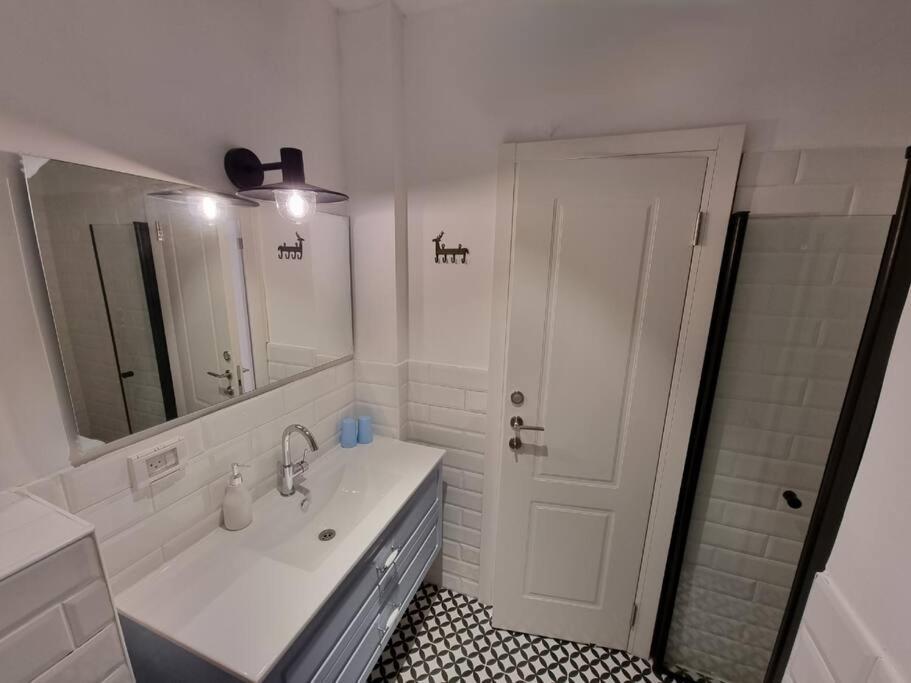 Beautiful 2-Bedroom Sea-View Apartment Нетания Екстериор снимка