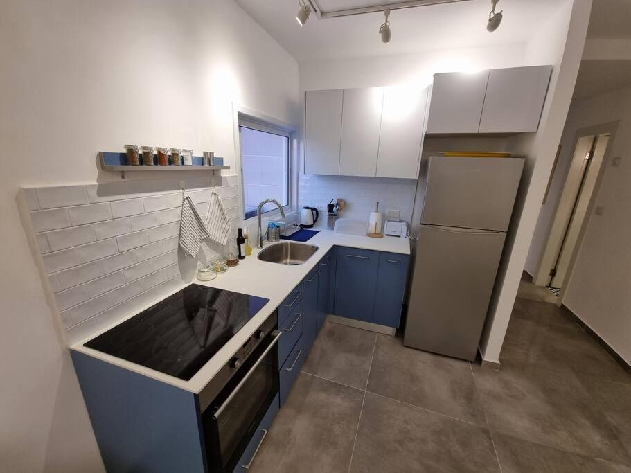 Beautiful 2-Bedroom Sea-View Apartment Нетания Екстериор снимка