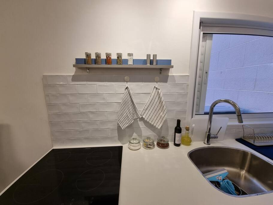 Beautiful 2-Bedroom Sea-View Apartment Нетания Екстериор снимка