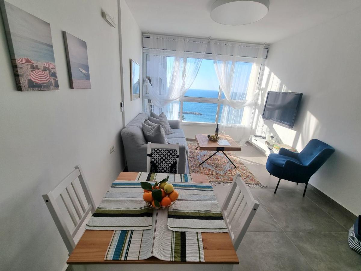 Beautiful 2-Bedroom Sea-View Apartment Нетания Екстериор снимка