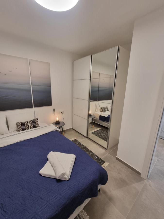 Beautiful 2-Bedroom Sea-View Apartment Нетания Екстериор снимка